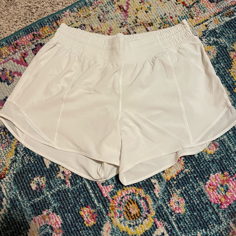 Lululemon 4” hotty hot shorts